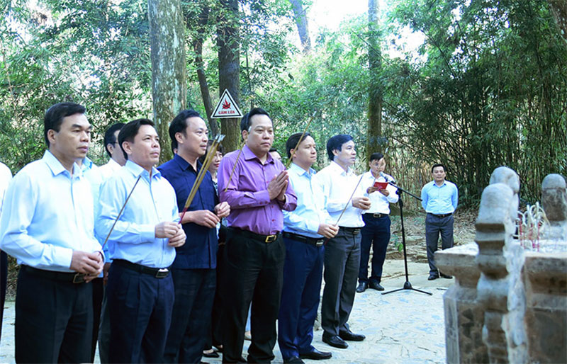 Đoàn công tác Đảng ủy Khối các cơ quan Trung ương về nguồn tại Tân Trào